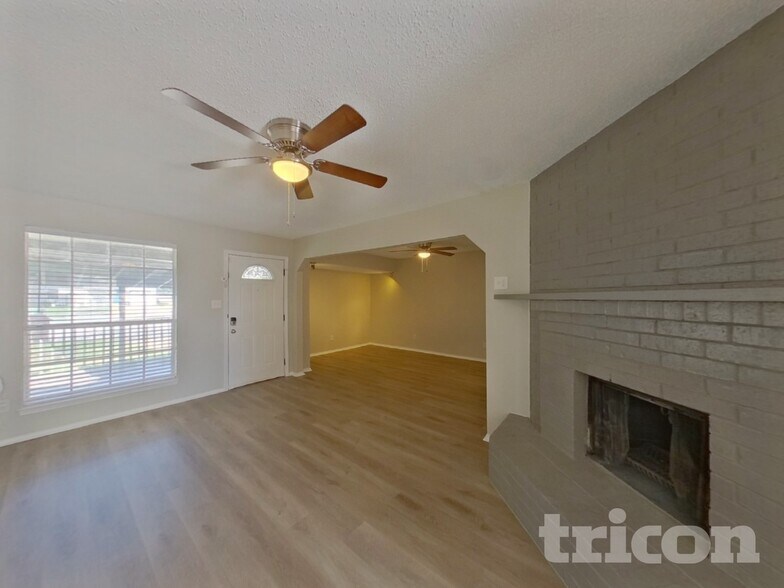 Building Photo - 5005 Coronet Ct