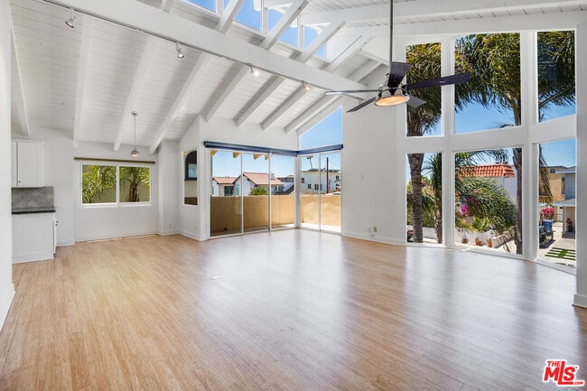 Primary Photo - 224 Sunridge St