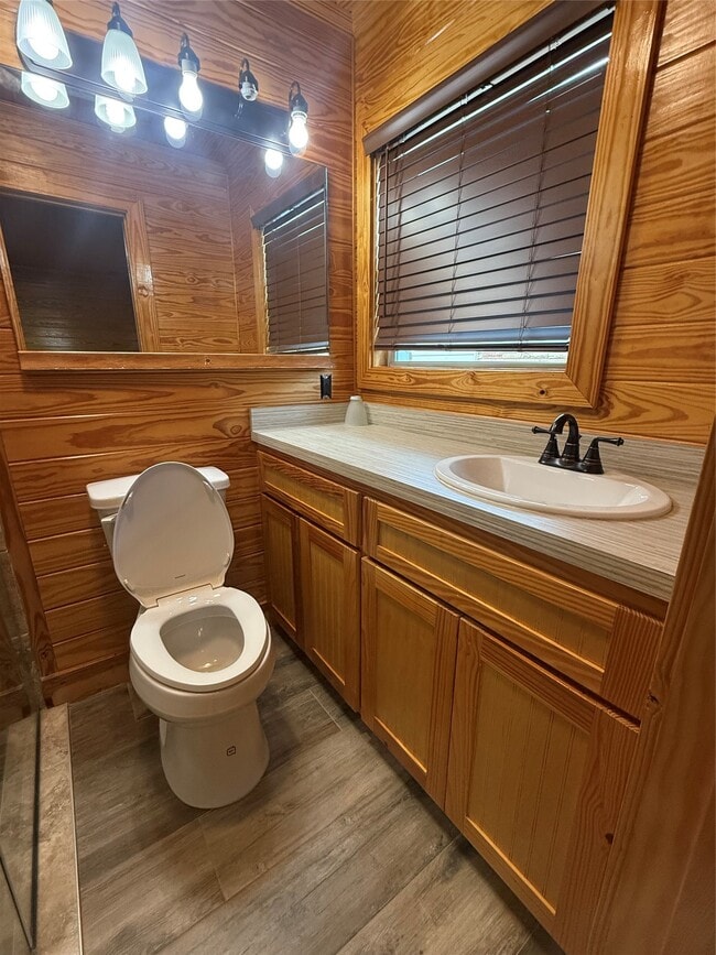 Building Photo - 902 Hidden Valley Dr