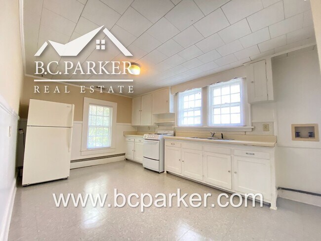 Building Photo - 2 Bedroom, 1 Bath - Apartment