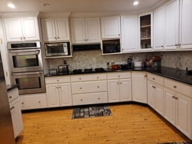 Building Photo - 3023 Stimson Ave