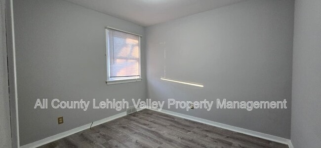 Building Photo - 1560 Riegel St