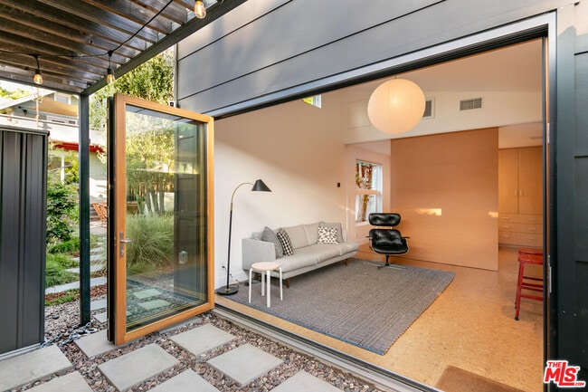 Building Photo - 5676 Hub St