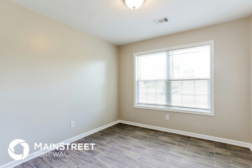 Building Photo - 147 Portland Rd