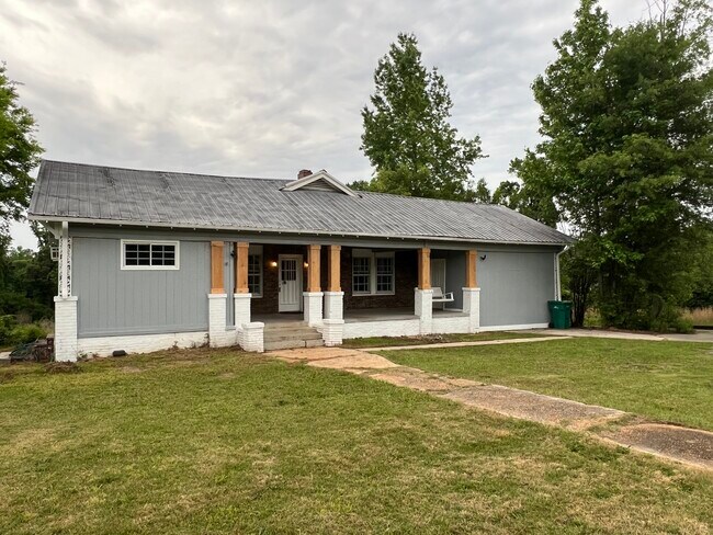 Building Photo - 732 Crescent Ridge Rd NE