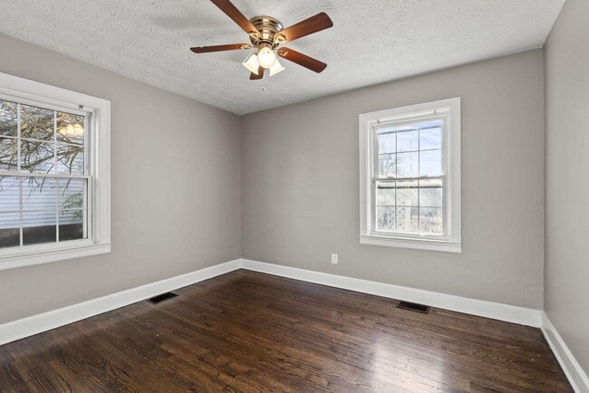 Building Photo - 154 Northwood Dr