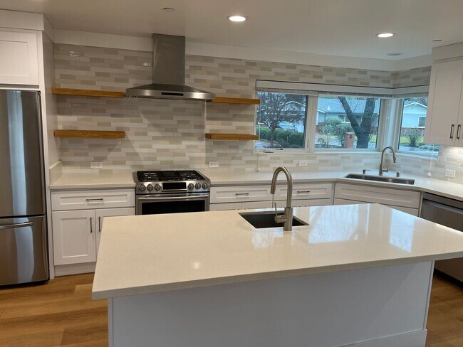 Building Photo - Newly Remodeled - 4/2 Concord Rancher - Lo...