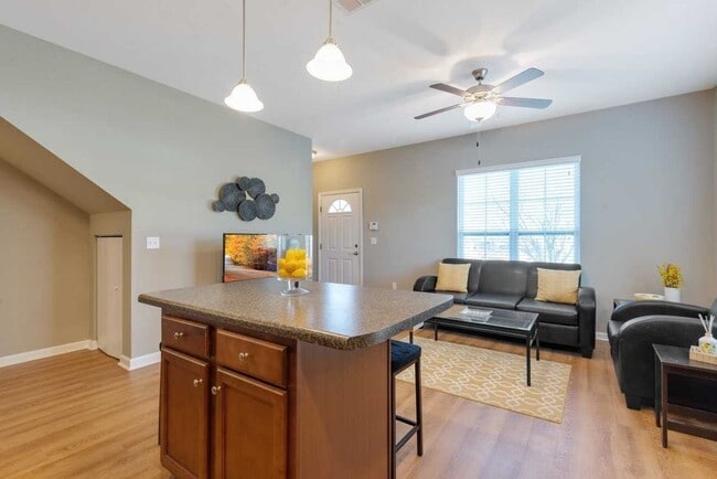 Building Photo - Modern 3-Bed, 3-Bath Townhome with Stylish...