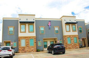 Building Photo - 2206 E Hwy 281
