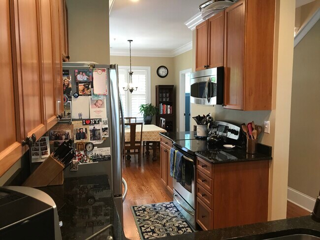 Building Photo - 100 N Laurel Ave