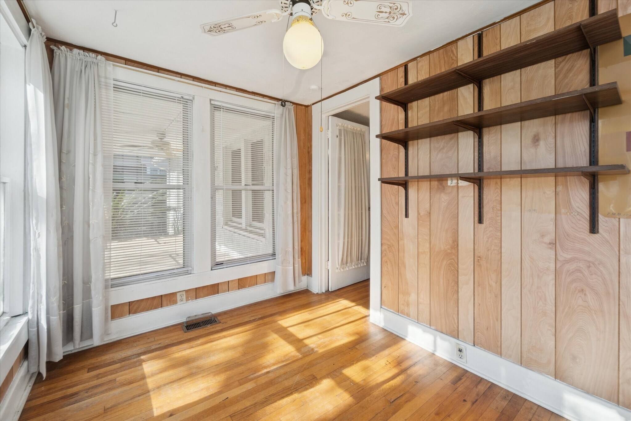 Building Photo - 742 E Park Ave