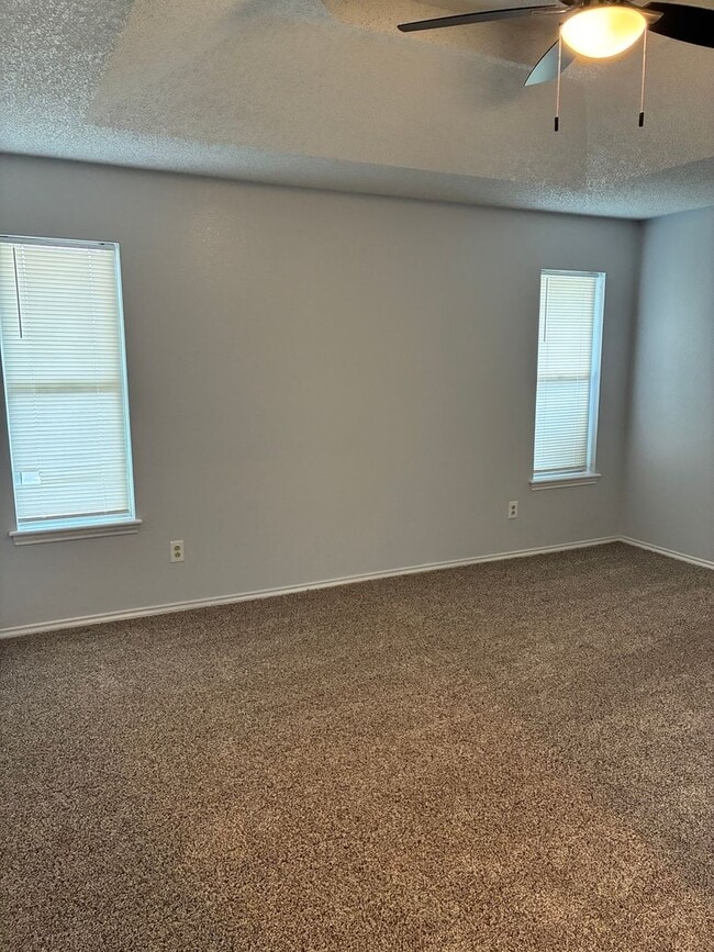 Building Photo - 4 Bedroom House with New Flooring