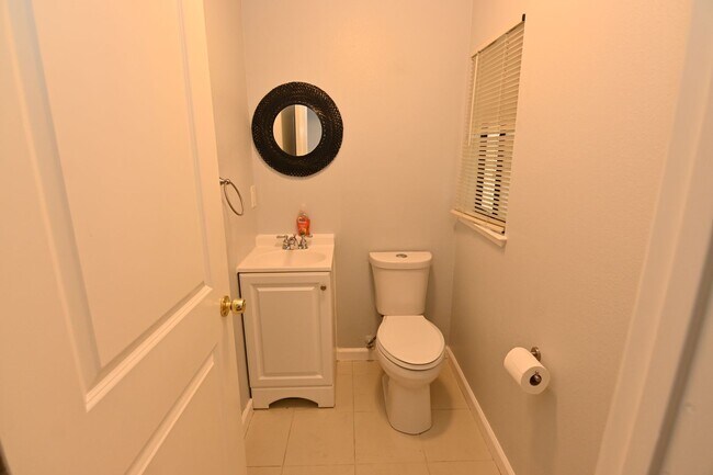 Building Photo - 930 Alexis Ct