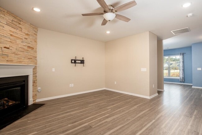 Building Photo - 5700 Redgum Dr