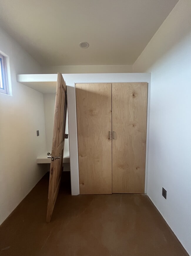 Building Photo - 2 Kincaid Rd