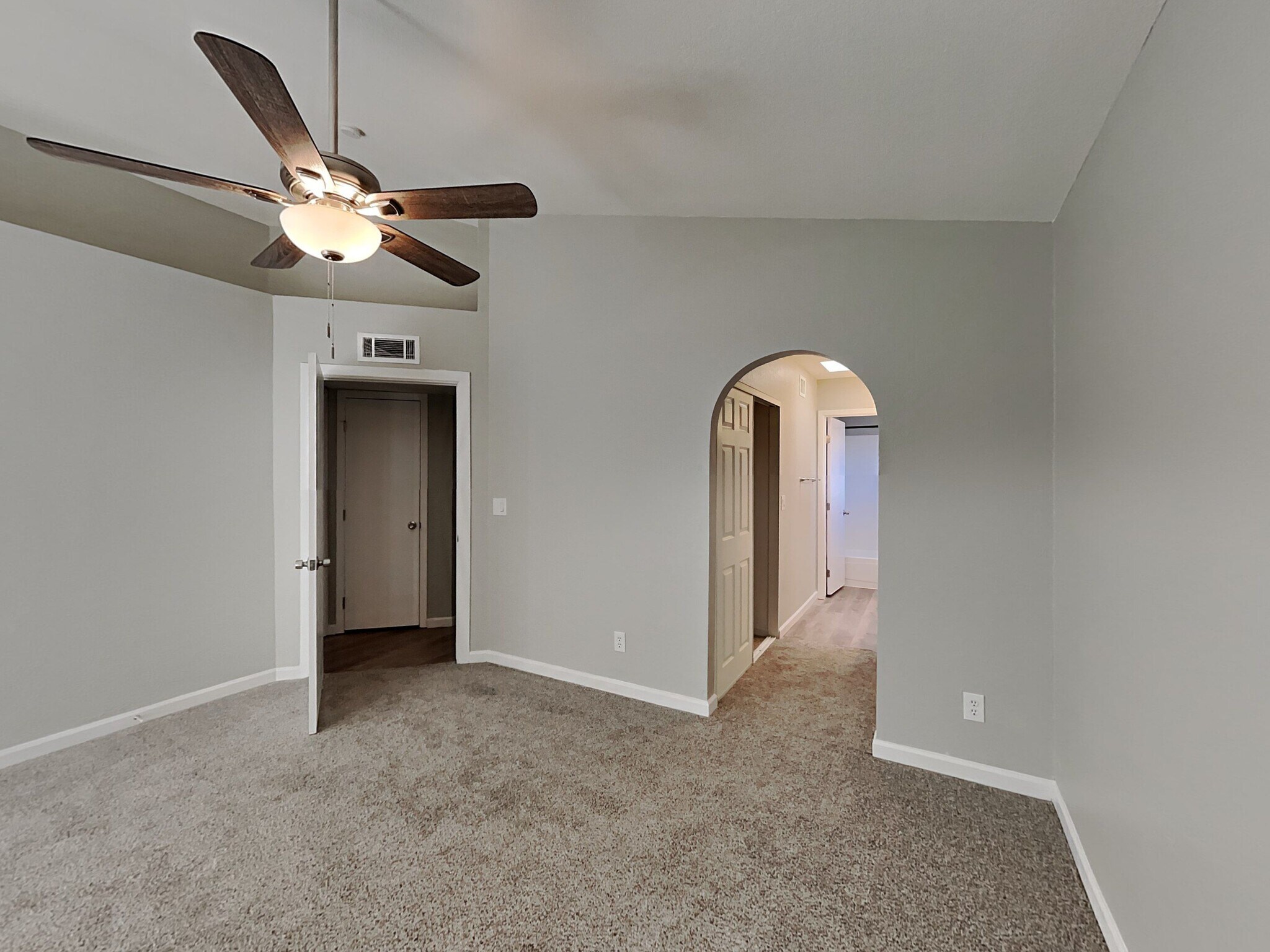 Building Photo - 7303 W Shaw Butte Dr