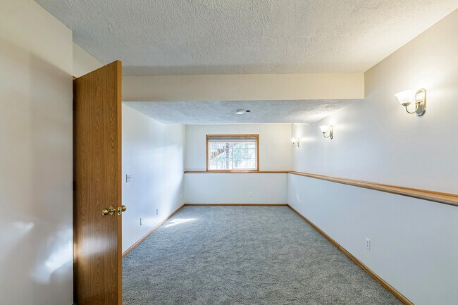 Building Photo - 1008 Oak St