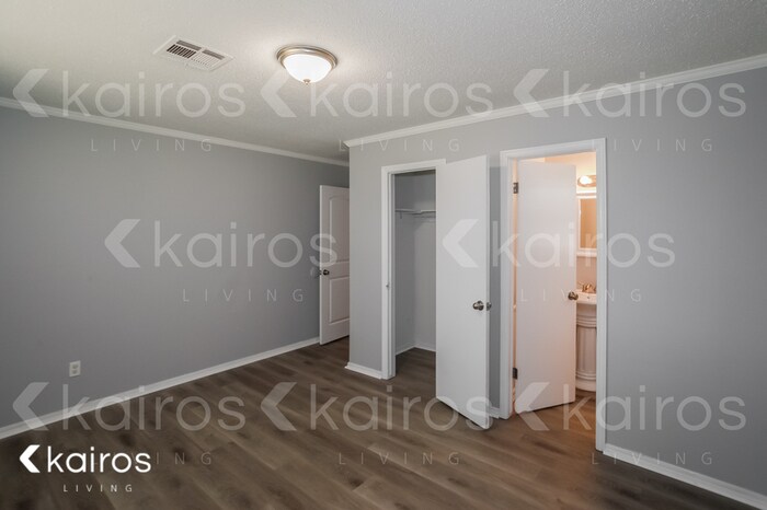 Building Photo - 204 NE 19th St