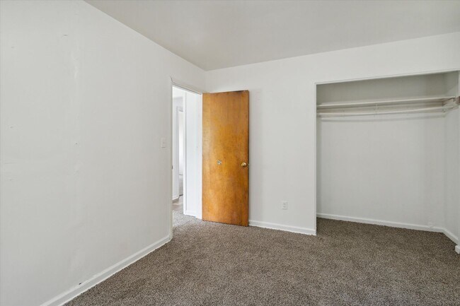 Building Photo - Remodeled 4B 1B Home $1,275