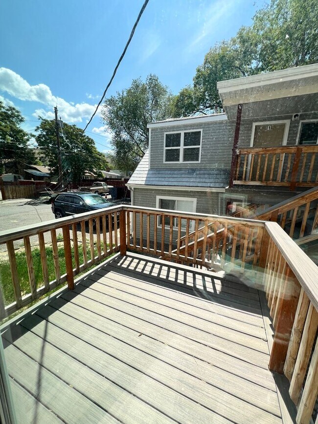 Building Photo - 423 E Dunn St