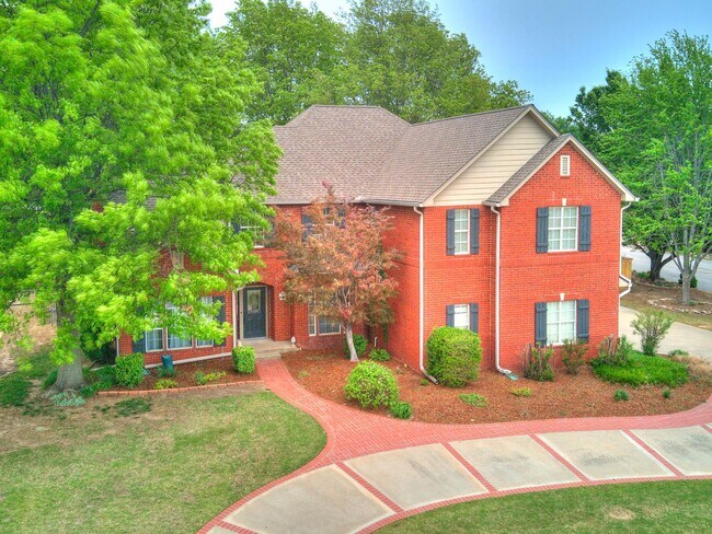 Building Photo - This stunning 4-bedroom, 3.5-bathroom home...