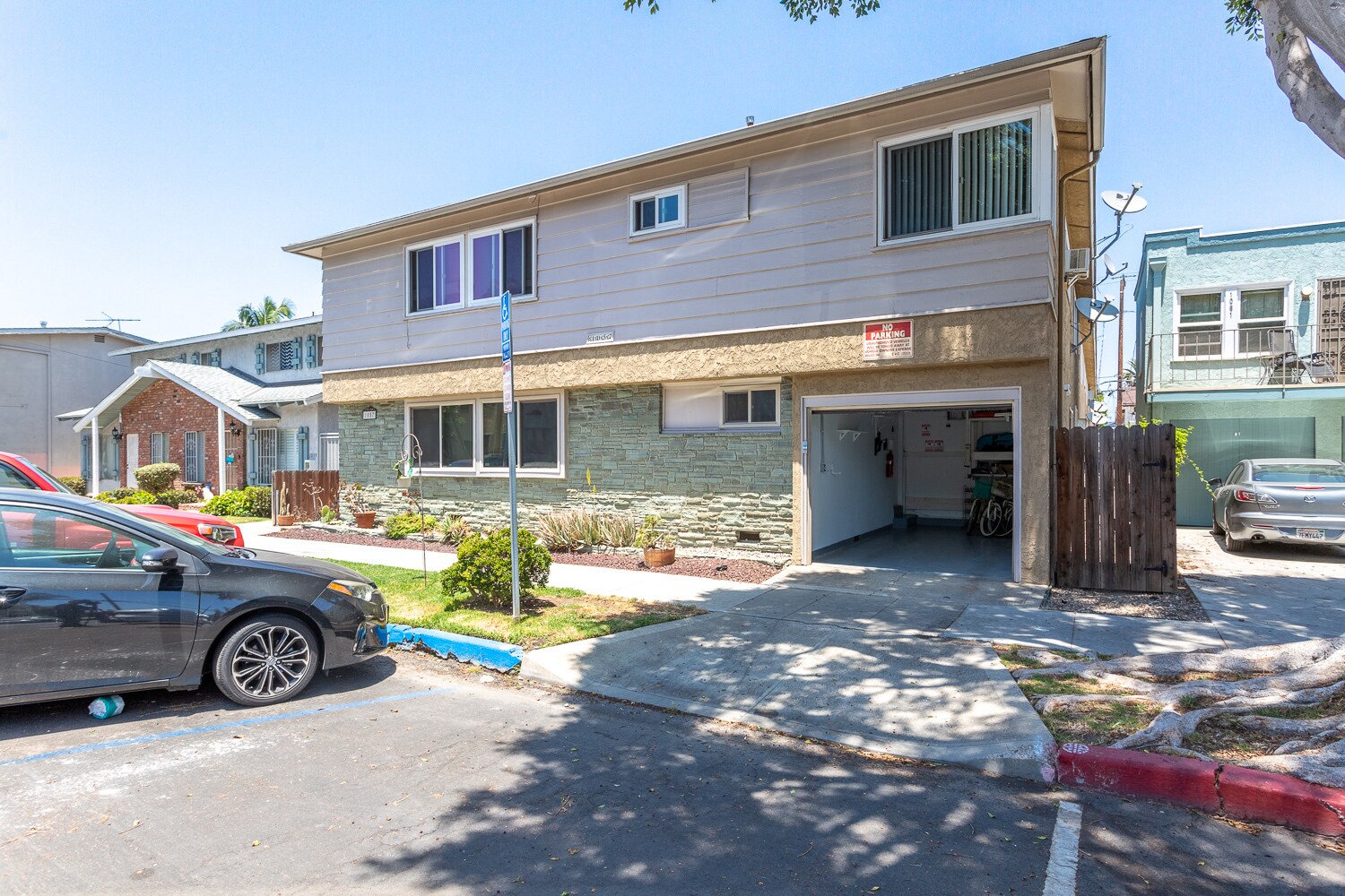 Building Photo - 1057 E Appleton St