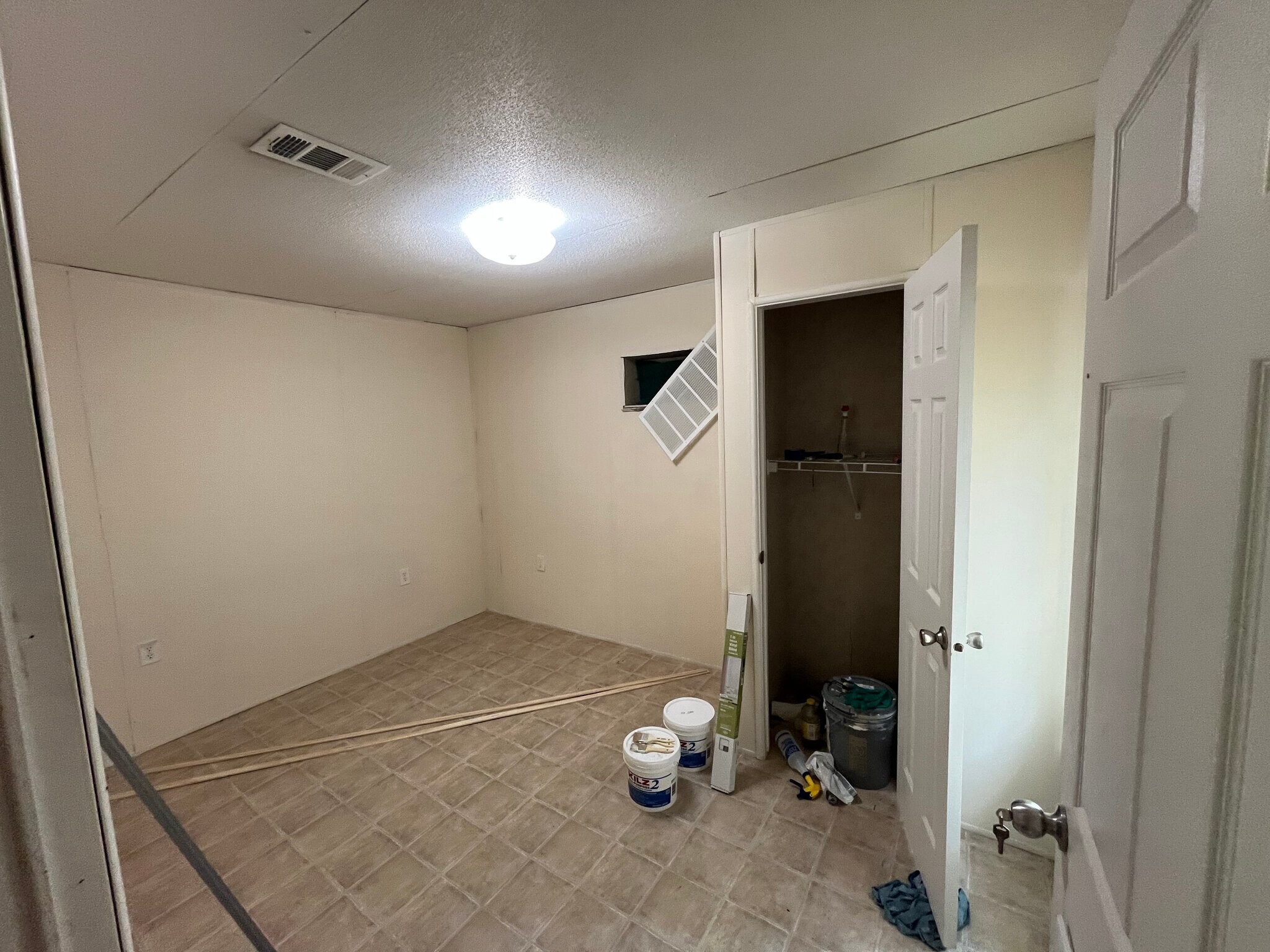 Building Photo - 129 Genes Ln