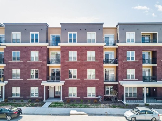 Building Photo - Layton Square