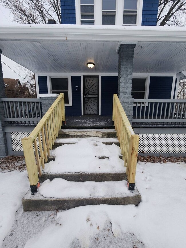 Building Photo - Charming 3-Bedroom Property in Prime Location