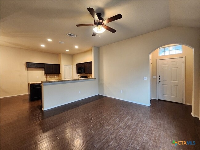 Building Photo - 712 Creekside Cir