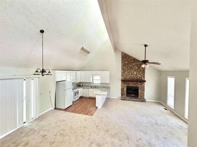 Building Photo - 5955 Sutton Pl