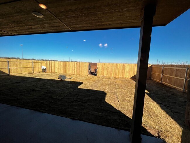 Building Photo - Preleasing for June 10th in Burgamy Park