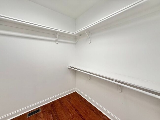 Building Photo - 5305 Castlebrook Dr