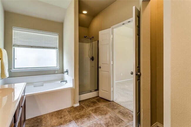 Building Photo - 3 bed, 2 Bath Home in North Fort Worth