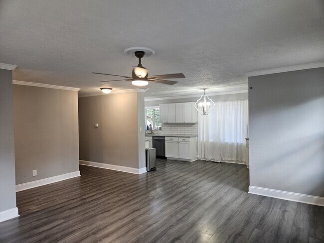 Building Photo - 1818 Cherokee Dr