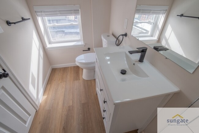 Building Photo - 1911 Eastern Ave