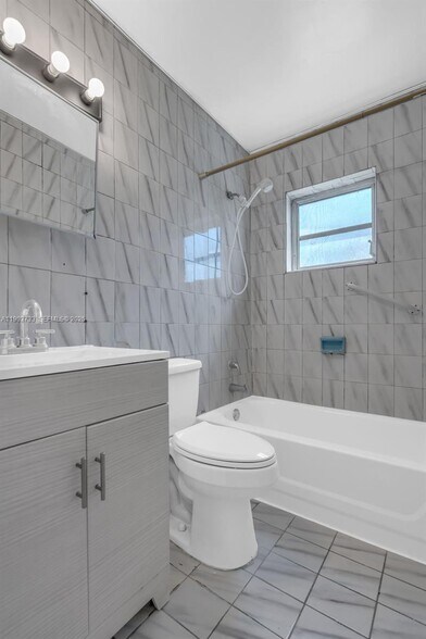 Building Photo - 2809 SW 23rd Ter