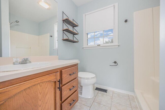 Building Photo - 125 Fieldstone Dr