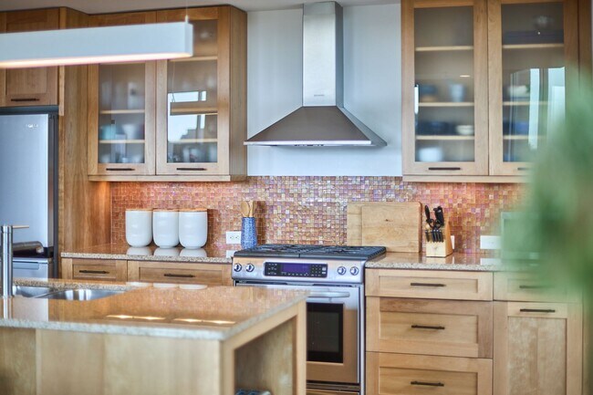 Building Photo - Effortless Downtown Living in the Heart of...