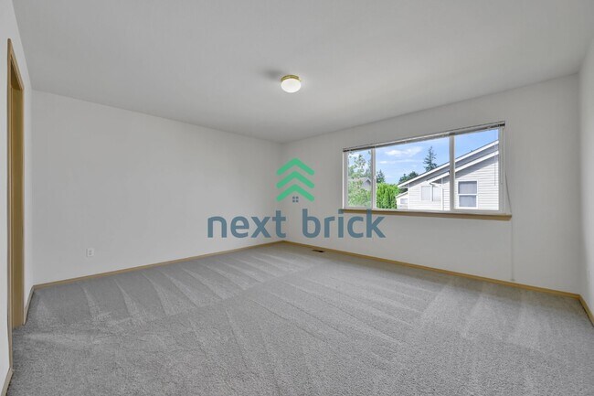 Building Photo - Spacious 5-Bed Home in Lynnwood with 2.5 Baths – Your Ideal Family Retreat!