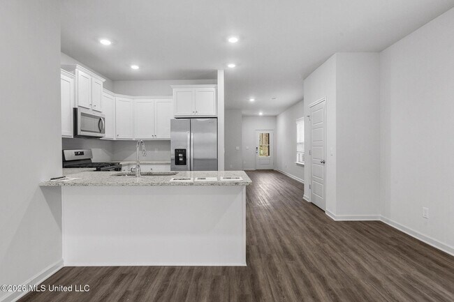 Building Photo - 621 Stillwater Cv