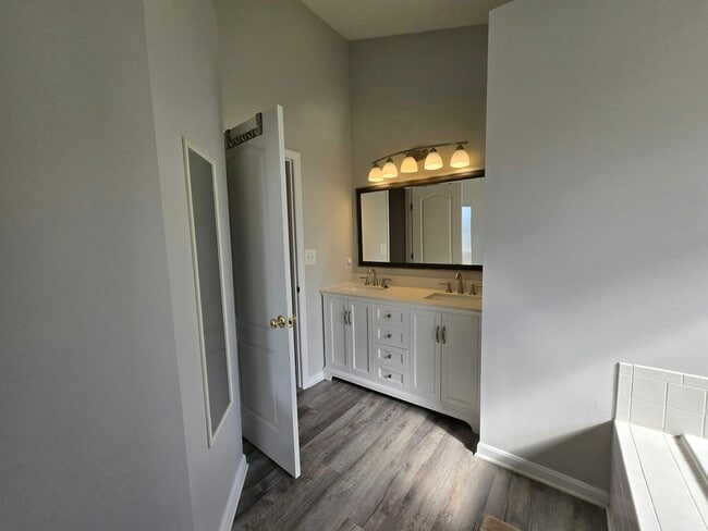 Building Photo - 1146 Deercreek Dr
