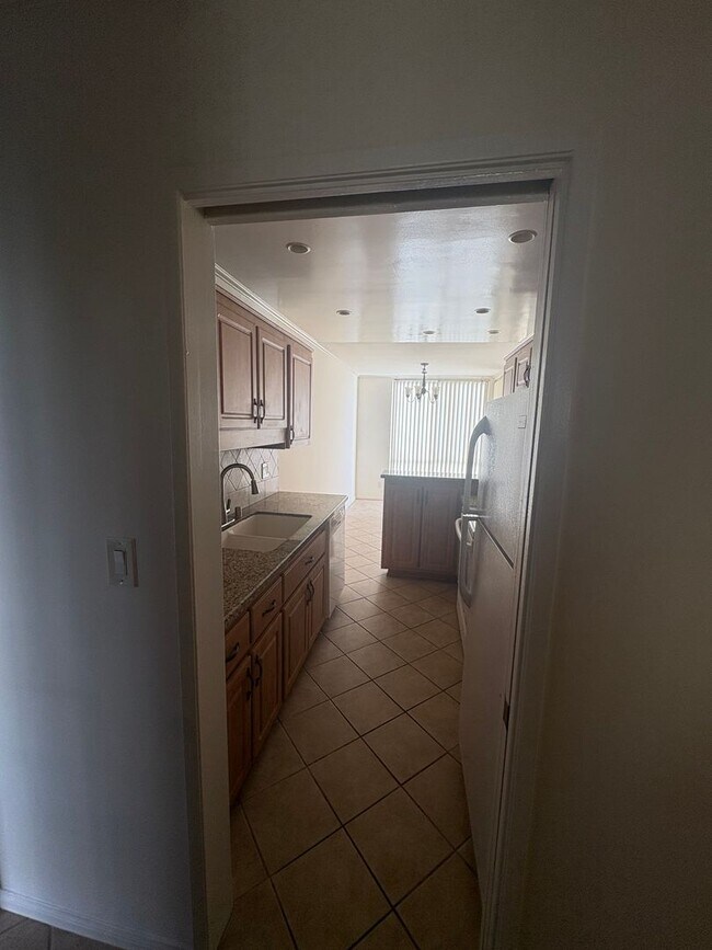 Building Photo - Spacious 2-Bed, 2-Bath Condo in Prime Culver City Location – Freshly Updated!