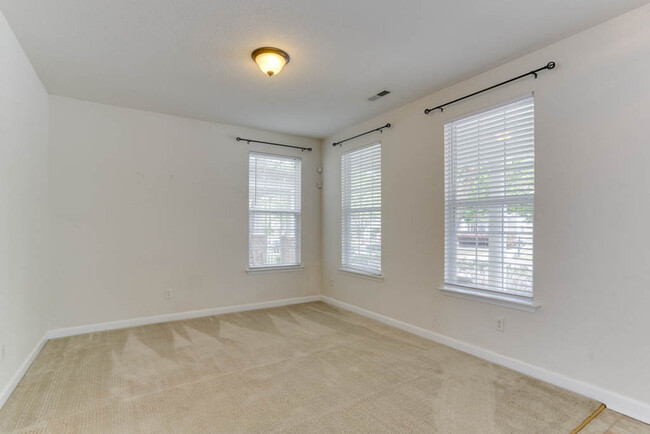 Building Photo - 528 Normandy St