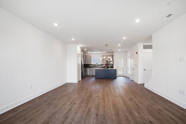 Nice Living & Dining Space - 727 N Illinois St