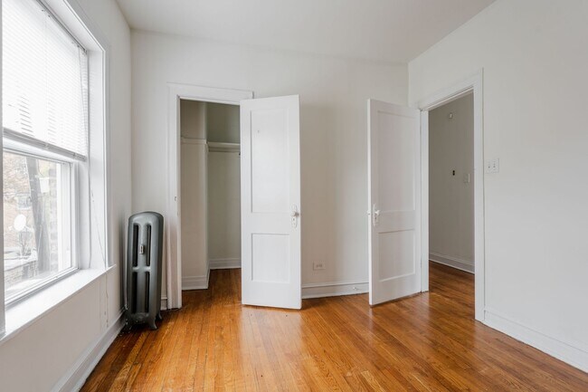 Building Photo - North Center / St. Bens - 2 Beds / 1 Bath ...