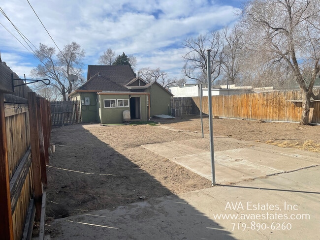 Building Photo - 901 W 17th St