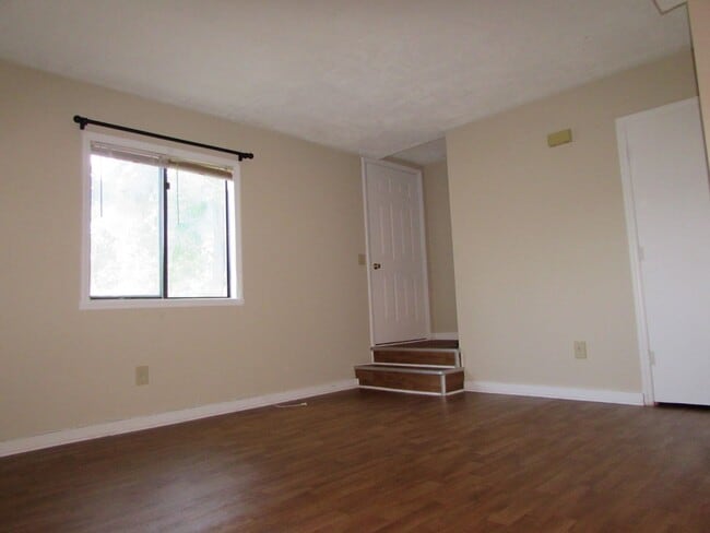 Building Photo - Cozy 2 Bed/ 1 Bath Two Story Townhome - Close To Bellingham Park