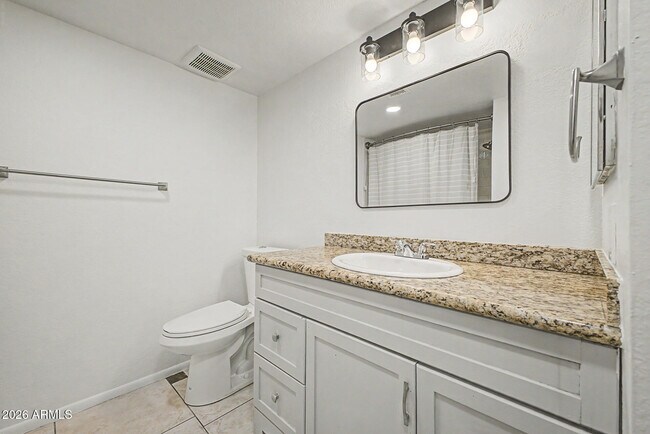 Building Photo - 2225 E Catalina Dr