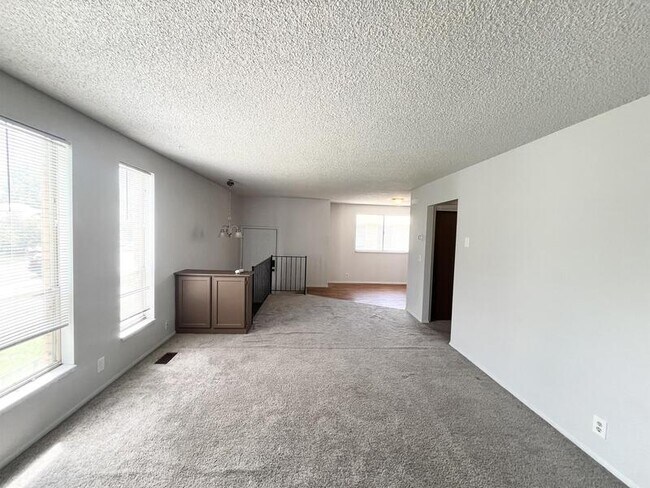 Building Photo - 1265 Crandall Ave S